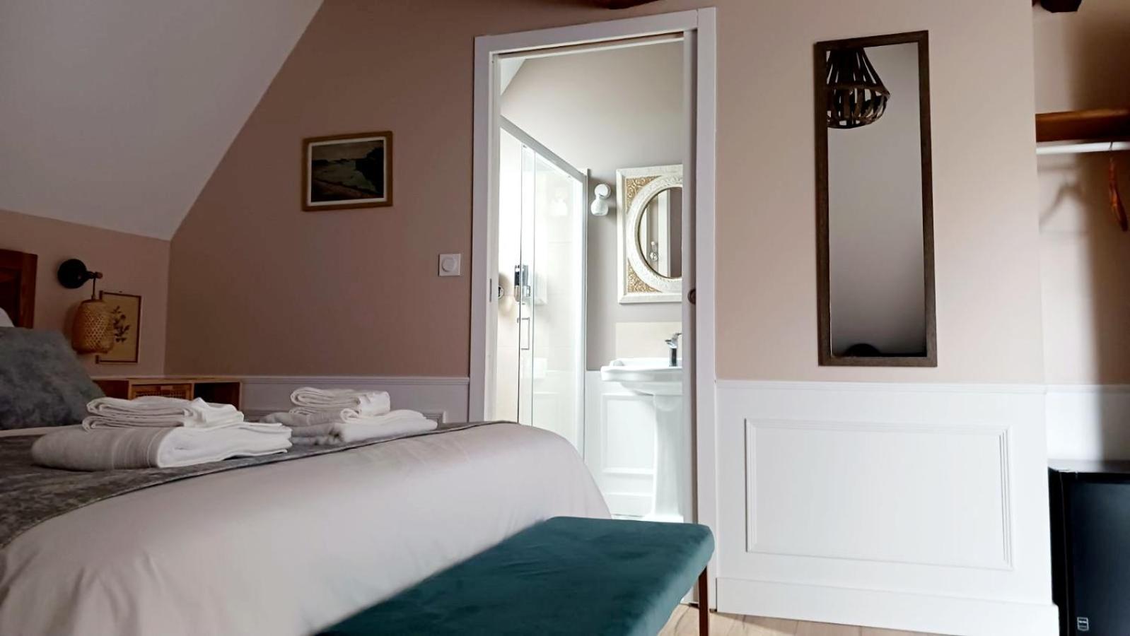 Le Griffon 1855 Hotel Saint-Laurent-Des-Autels Eksteriør billede